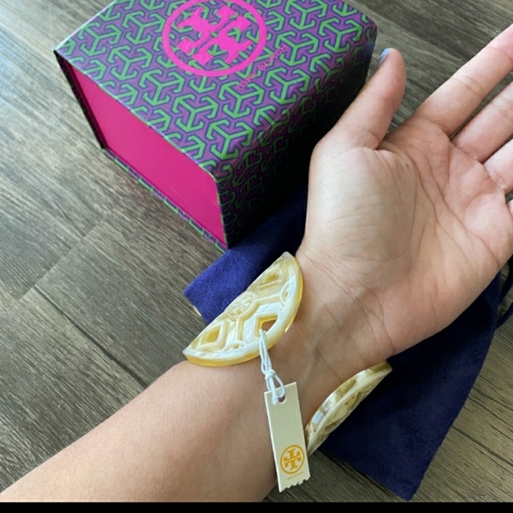 Oh how beautiful is this stunning Tory Burch Cuff - Picture 7 of 13